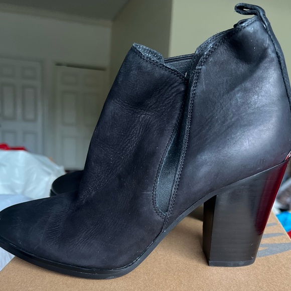 Michael Kors nwt black leather booties never worn comfy style classic design - Picture 3 of 8